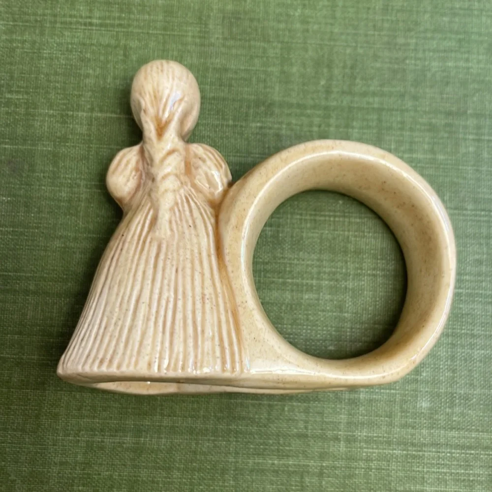 4 Pilgrim Ceramic‎ Thanksgiving Napkin Rings Praying Prairie Women